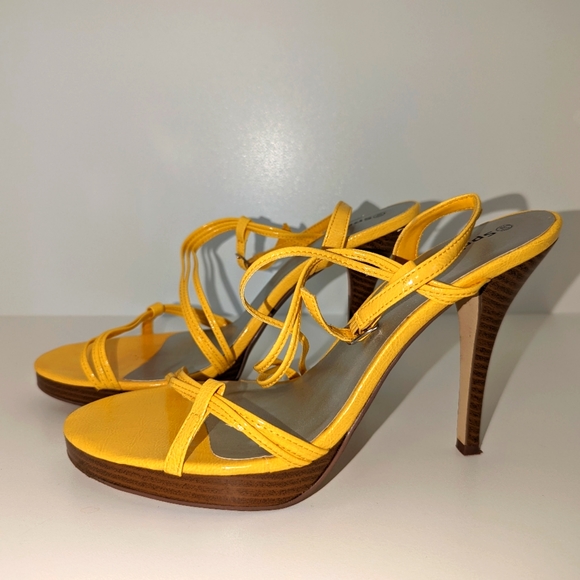 Yellow Spring Stilettos Size 10 - Picture 4 of 4